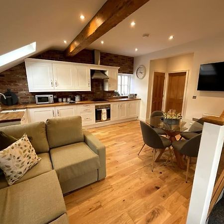 Apt D In Old Grade 2 Converted Farmhouse Market Weighton Exteriör bild