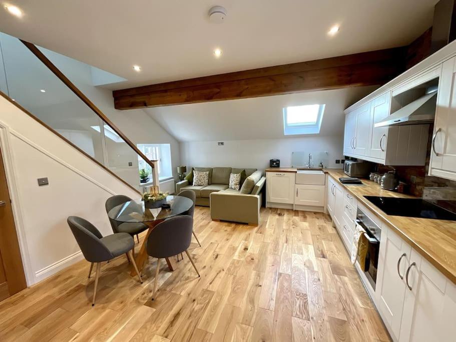 Apt D In Old Grade 2 Converted Farmhouse Market Weighton Exteriör bild