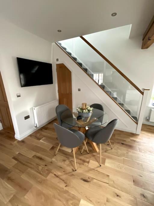 Apt D In Old Grade 2 Converted Farmhouse Market Weighton Exteriör bild