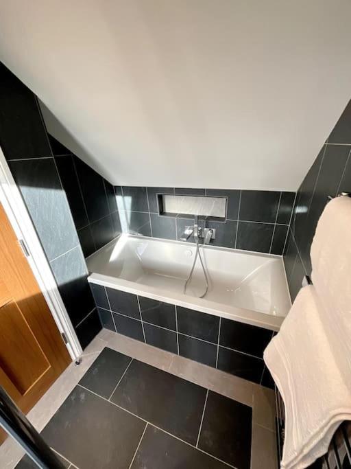 Apt D In Old Grade 2 Converted Farmhouse Market Weighton Exteriör bild