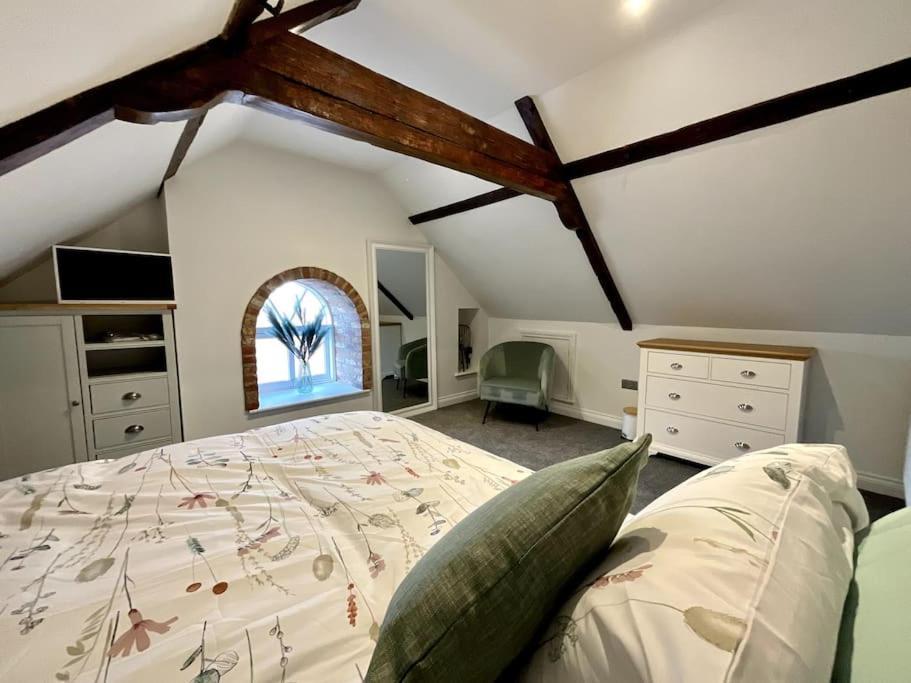 Apt D In Old Grade 2 Converted Farmhouse Market Weighton Exteriör bild