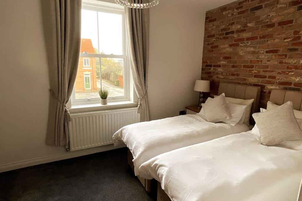 Apt D In Old Grade 2 Converted Farmhouse Market Weighton Exteriör bild